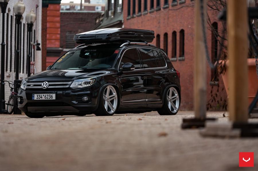 Volkswagen Tiguan on Vossen Wheels (VFS5) 2017 года  (фото 2 из 17)
